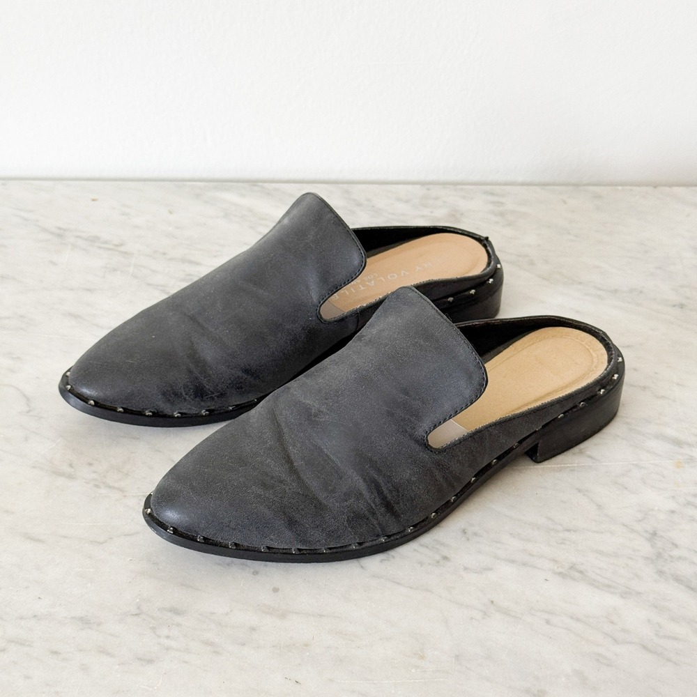 Very Volatile Womens Black Pointed Toe Studded Welt Mule Flat Slides Size 6